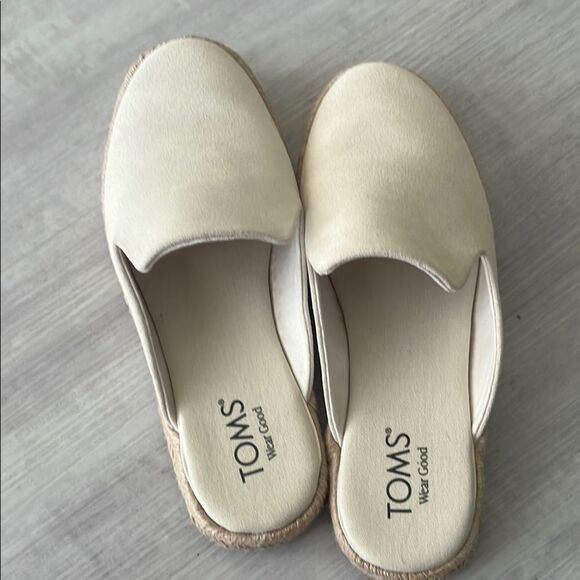 TOMS Santiago Light Sand  Mules with Minimalist Design FINAL CLEARANCE PRICE - Picture 3 of 9